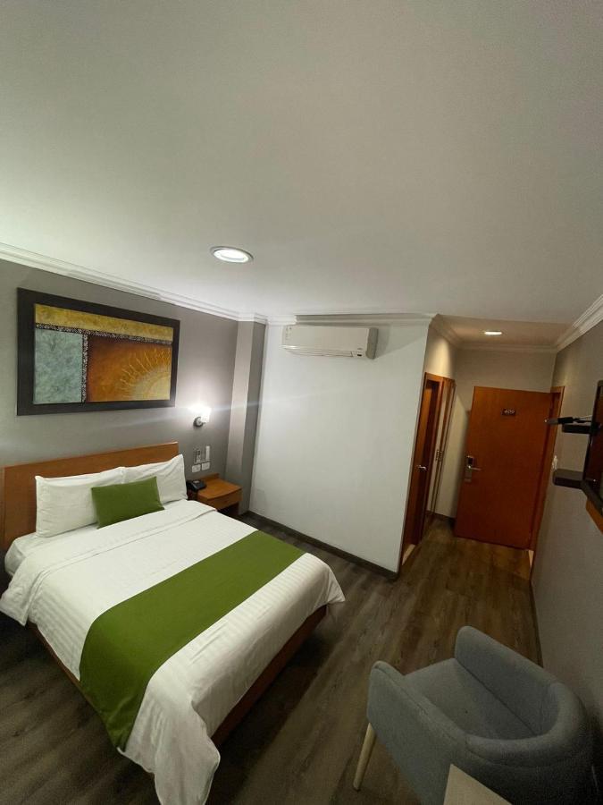 Hotel Plaza Monte Carlo Guayaquil Exteriör bild