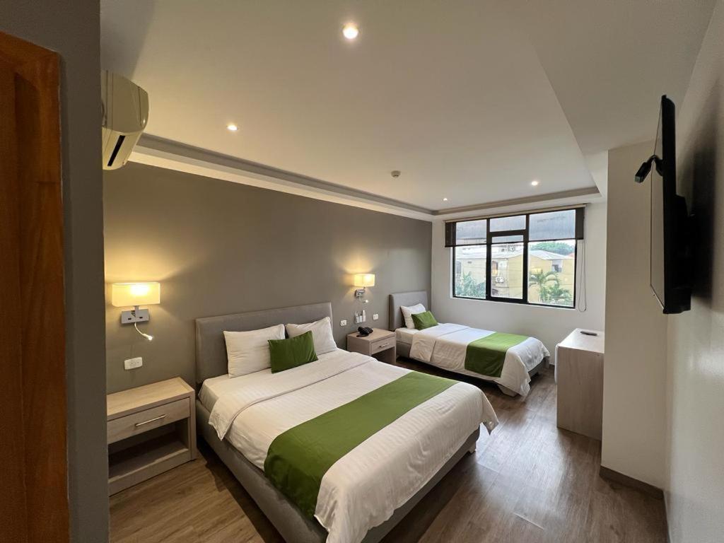 Hotel Plaza Monte Carlo Guayaquil Exteriör bild